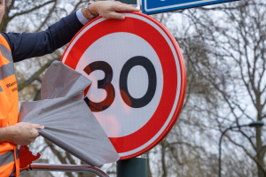 30 km/h op het bord. En in het straatbeeld?