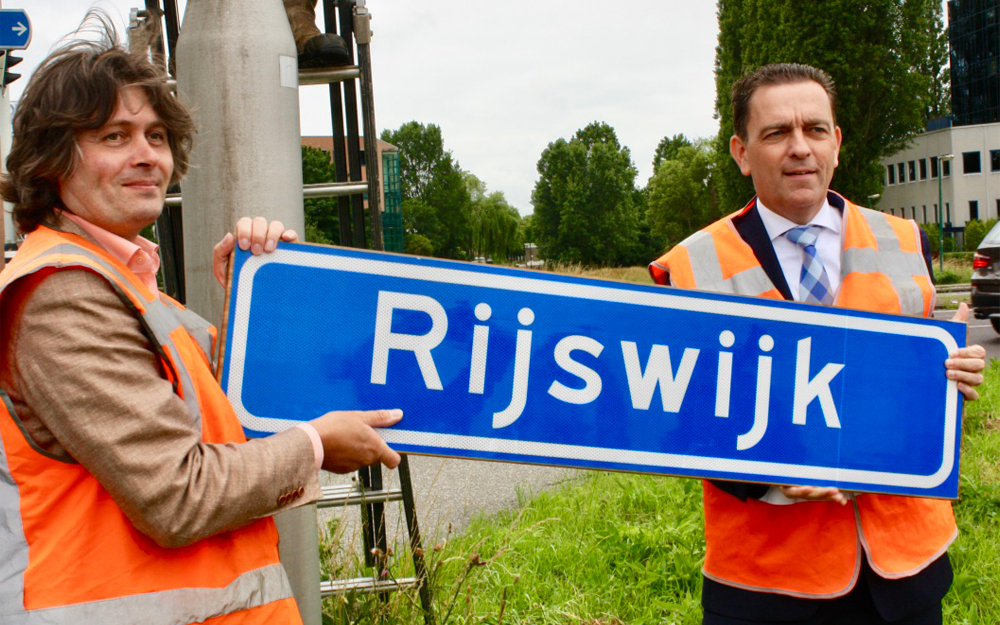 Eerste bamboe straatnaambord in Rijswijk