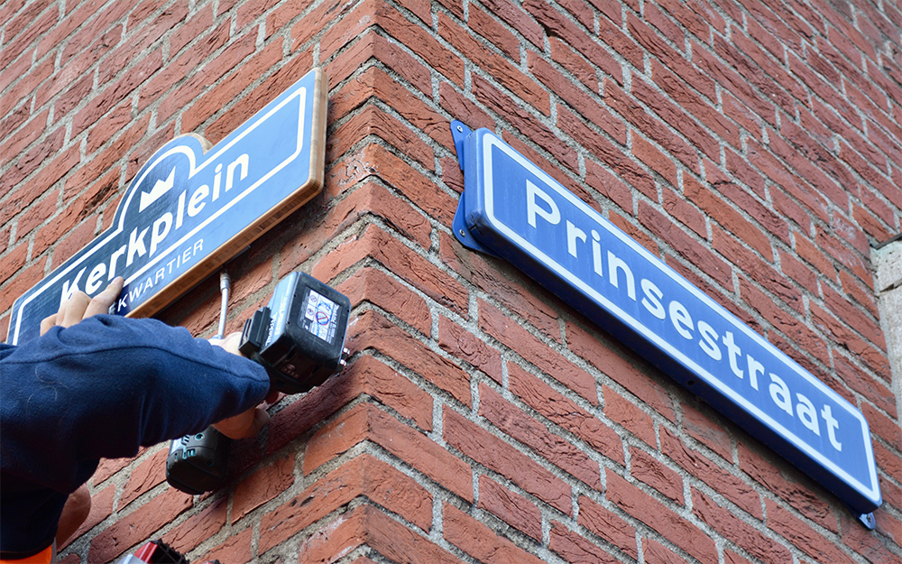 Duurzame straatnaamborden in Hofkwartier