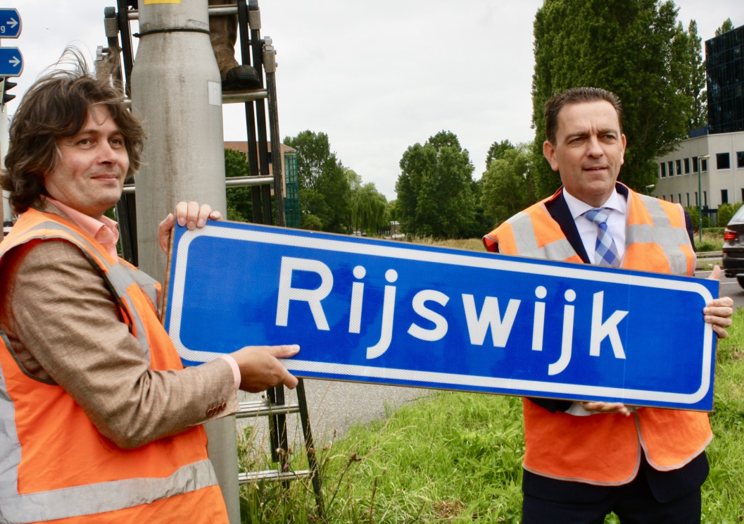Eerste bamboe straatnaambord in Rijswijk